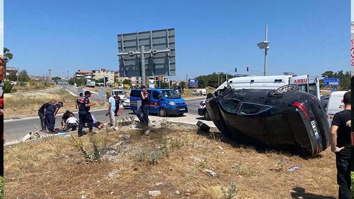 Çanakkale'de motosikletle otomobil çarpıştı: 1'i ağır 2 yaralı
