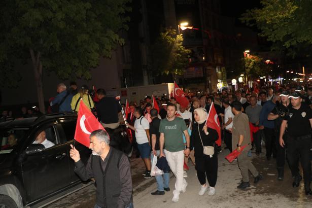 Van'da '15 Temmuz' yürüyüşü