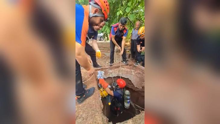 Osmaniye’de su kuyusuna düşen kedi itfaiye ekiplerince kurtarıldı
