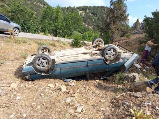 Otomobil şarampole yuvarlandı