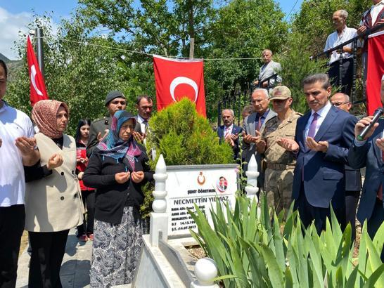 Necmettin öğretmen, şehadetinin 8’inci yıl dönümünde mezarı başında anıldı
