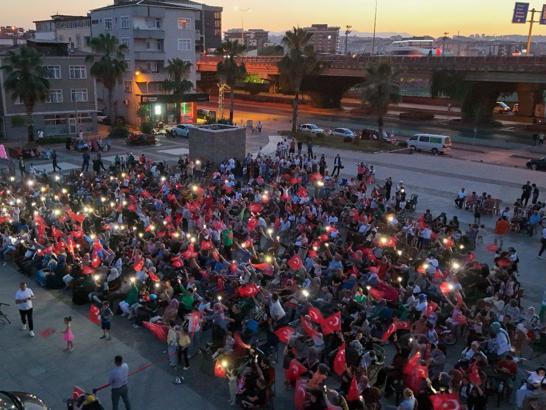 Canik’te açık hava konser ve sinema gecesi düzenlendi