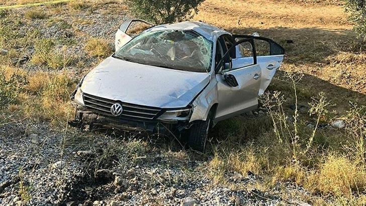 Manisa'da otomobil zeytinliğe uçtu; aynı aileden 1 ölü, 4 yaralı