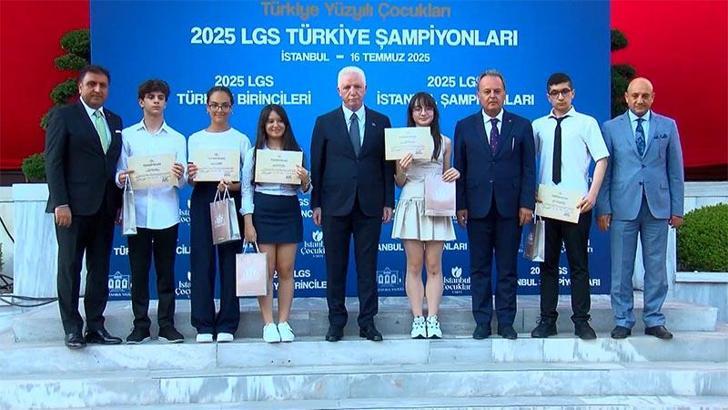 Vali Gül, LGS'den 500 tam puan alan 163 öğrenciyle buluştu