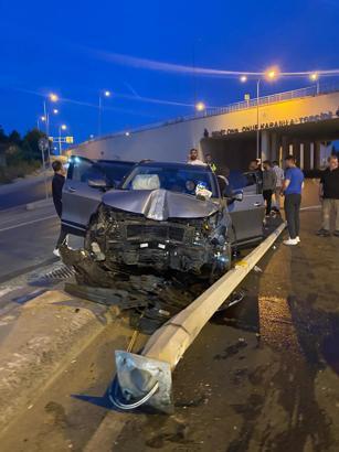 İstanbul - Arnavutköy’de otomobil elektrik direğine çarptı: 1’i çocuk 2 yaralı