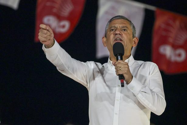 İstanbul- Özgür Özel, Kartal mitinginde konuştu