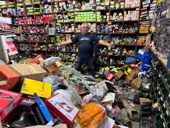 Bu dükkanda son 55 yılda üretilen tüm otomobillerin parçaları var, yerini sadece 1 kişi biliyor