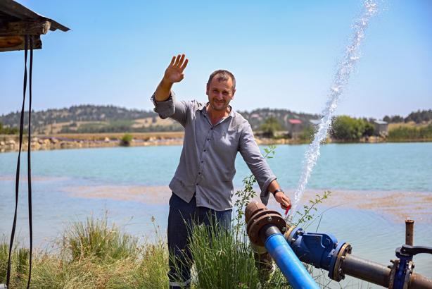 Büyükşehir’in sulama borusu desteğiyle üretici susuz kalmıyor