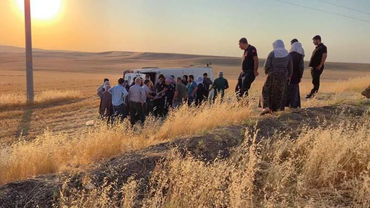 Tarım işçilerini taşıyan minibüs şarampole yuvarlandı: 2'si ağır 17 yaralı