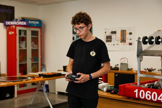 Avrupa yolculuğu bu lisede başlıyor: Yurt dışı staj ve eğitim imkanıyla fark yaratan okul