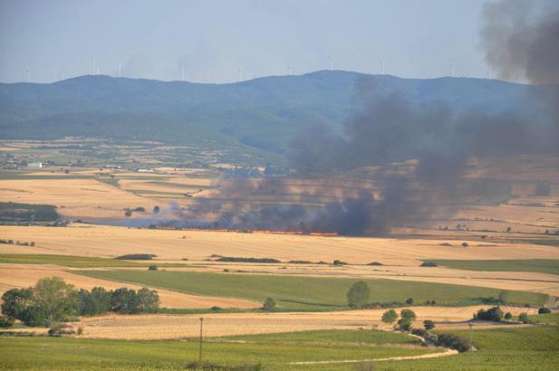 Malkara’da anız yangınında 100 dönüm alan zarar gördü