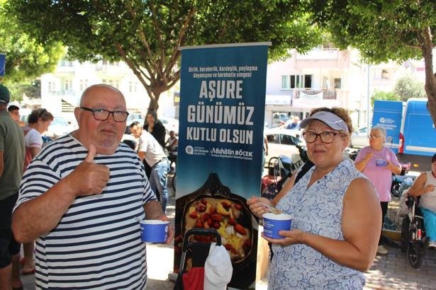 Geleneksel aşure ikramları devam ediyor