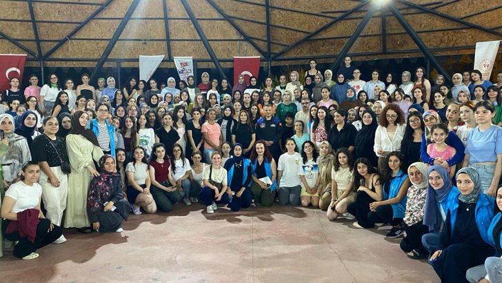 Alper Gezeravcı Osmaniye’de gençlerle buluştu