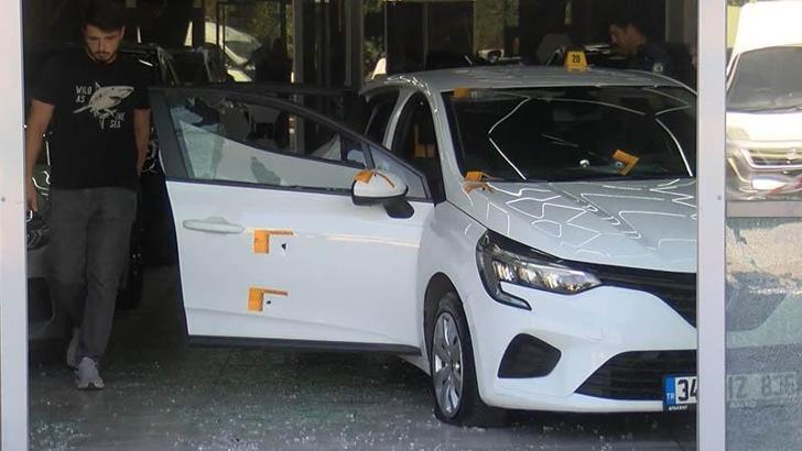 Küçükçekmece'de oto galeriye kurşun yağmuru: 1 yaralı
