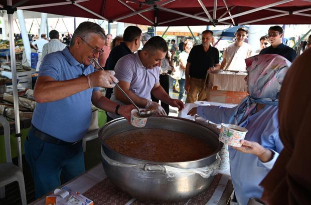Kemer'de aşure ikramı