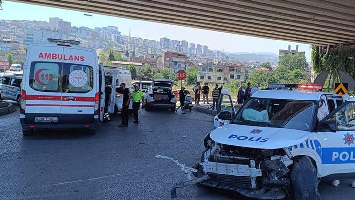 Polis otosu ile otomobil kavşakta çarpıştı; 2'si polis, 3 yaralı
