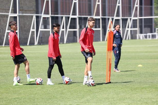 Erciyes Yüksek İrtifa Kamp Merkezi’nde futbol kulüplerinin yeni sezon hazırlıkları sürüyor