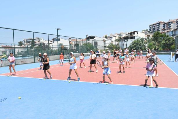 Kuşadası Belediyesi genç sporcuları yetiştirmeye devam ediyor