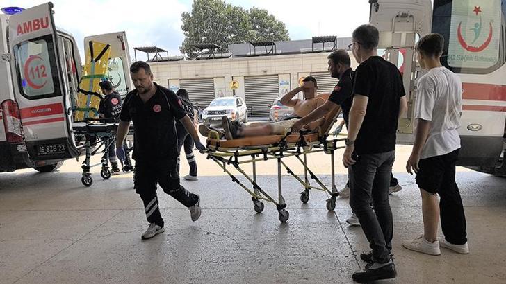 13 yaşındaki çocuğun kullandığı motosiklet, minibüsle çarpıştı: 2 yaralı