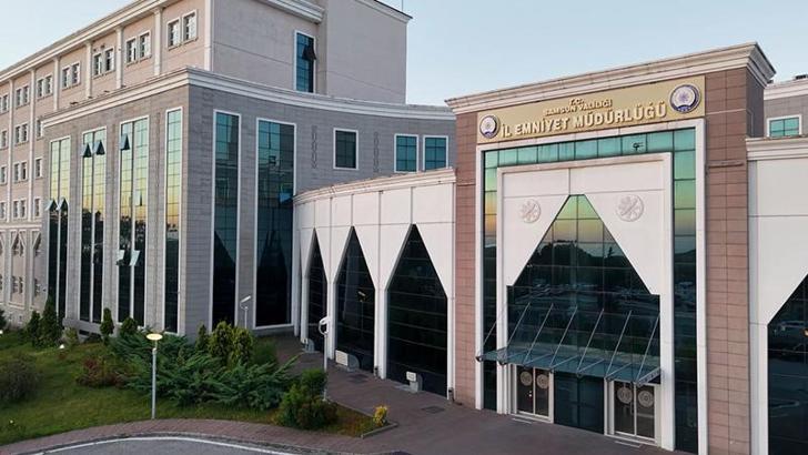 Gazi polis memuruna yumruk atıp tişörtünü yırttı