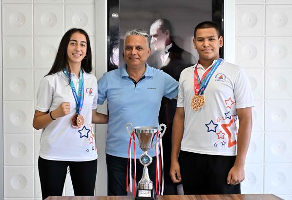 Muratpaşa'nın altın yumrukları