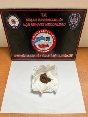 Edirne’de üzerinde uyuşturucuyla yakalanan şüpheliye gözaltı