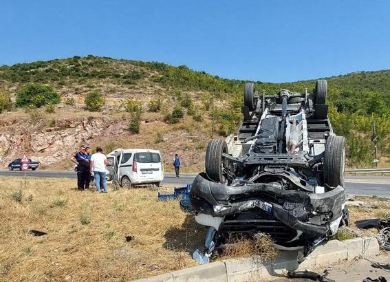 Otostop çekerek bindiği kamyonetin karıştığı kazada yaralandı