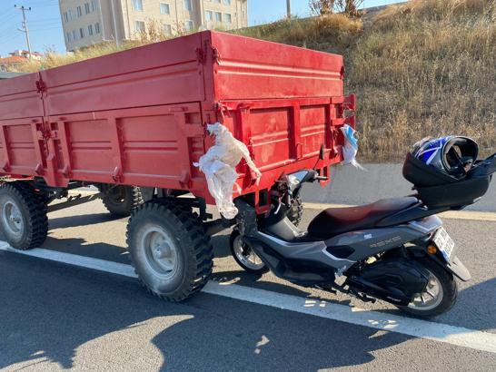 Traktörün römorkuna çarpan motosikletin sürücüsü yaralandı