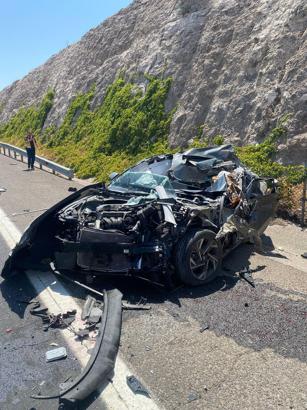 Su tankerine çarpan otomobilin sürücüsü öldü