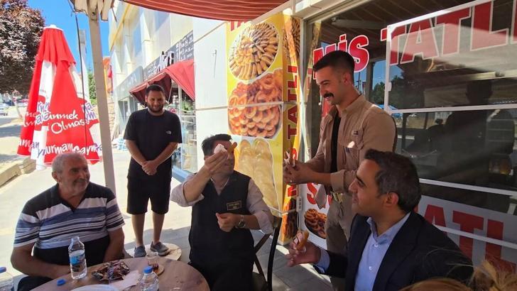 Vali, ikram ettiği marula çiğ köfte koymayı unuttuğu polis memuruna tatlı ısmarladı