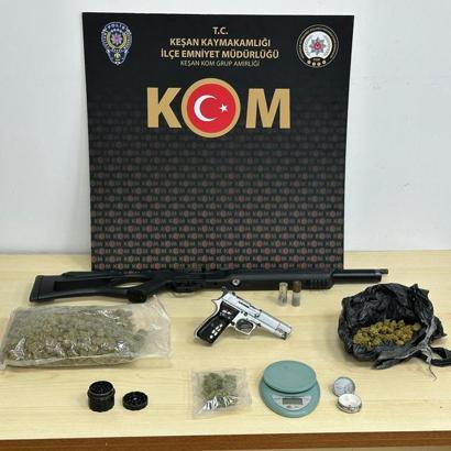 Edirne’de evinde uyuşturucu ve ruhsatsız silah ele geçirilen şüpheli tutuklandı