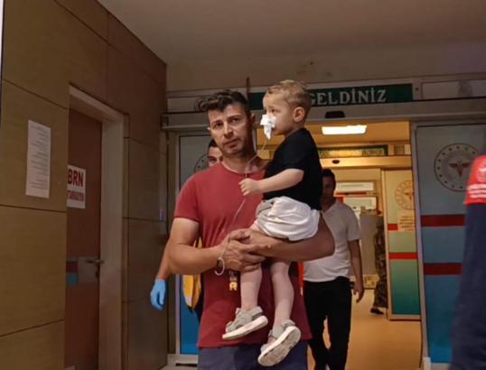 2 yaşındaki çocuk ağrı kesici ilaç yuttu; hastaneye kaldırıldı