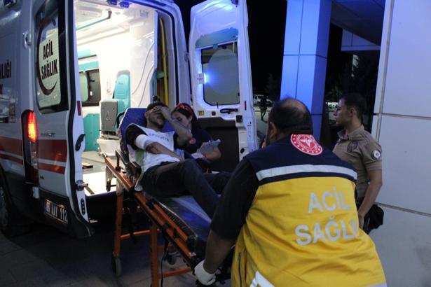 Kavgada birbirini bıçaklayan 2 arkadaş yaralandı