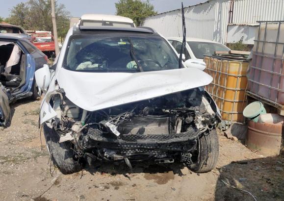 Otomobil, araca ve duvara çarparak takla attı; sürücü ağır yaralı