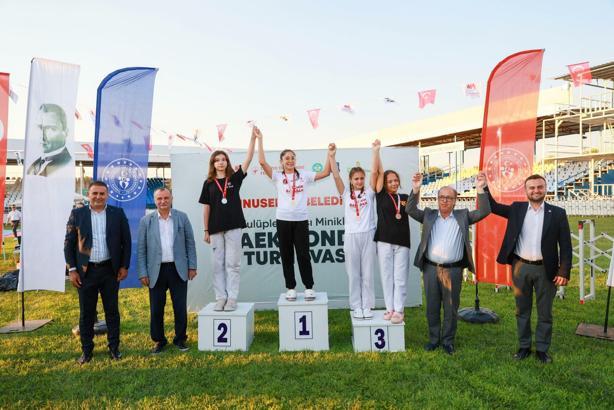 Yunusemre'de Kulüplerarası Minikler Taekwondo Turnuvası başladı