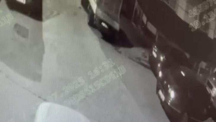 İstanbul - Bahçelievler'de polis yeleğiyle kasa çaldılar, iz bırakmamak için otomobili yaktılar