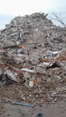 Yıkılan binada 4 yakınını kaybeden Nevruz’dan duruşma sonrası tepki: Yuva yerine mezar almışlar