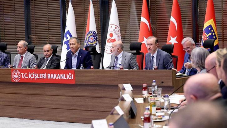 Bakan Yerlikaya: Sahipsiz hayvanların toplanması hem insani hem hukuki bir sorumluluktur