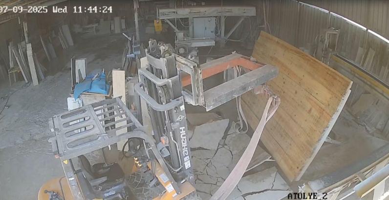 Üzerine 300 kiloluk mermer plaka düşen Furkan öldü; o anlar kamerada