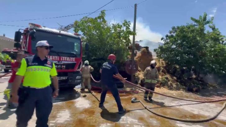 İstanbul- Arnavutköy’de saman balyalarının bulunduğu alanda yangın çıktı