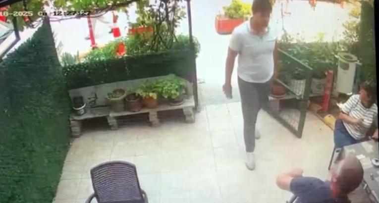 Kız arkadaşını hatalı park nedeniyle uyaran esnafı yumrukladı