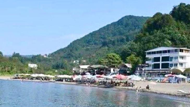 Denizde boğulma tehlikesi geçiren kızını kurtarmak isteyen baba, öldü