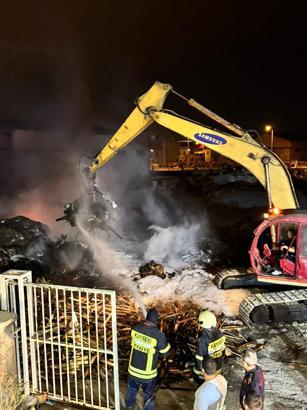 Kayseri itfaiyesinden kereste fabrikasındaki yangına müdahale