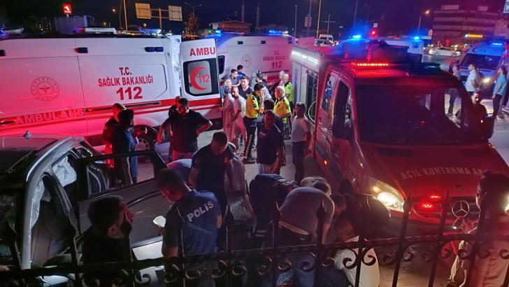 Bursa'da 'kırmızı ışık' ihlali kazaya neden oldu: 8 yaralı