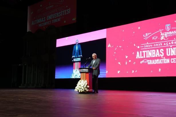 Altınbaş Üniversitesi’nde mezuniyet coşkusu