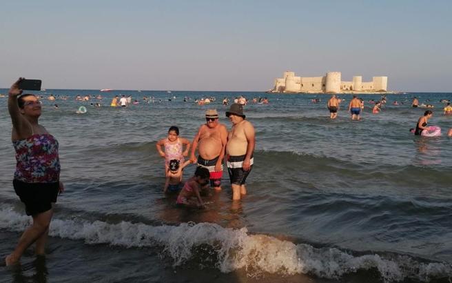 Mersin plajlarında yoğunluk yaşanıyor