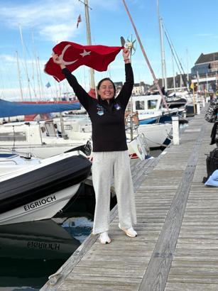 Bengisu Avcı 10 saatte 42 bin kulaç attı, Kuzey Kanalı’nı en hızlı geçen Türk oldu