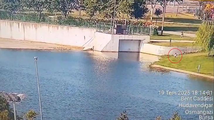 Çaya düşen 1,5 yaşındaki bebeği, parktaki güvenlik görevlisi kurtardı; o anlar kamerada