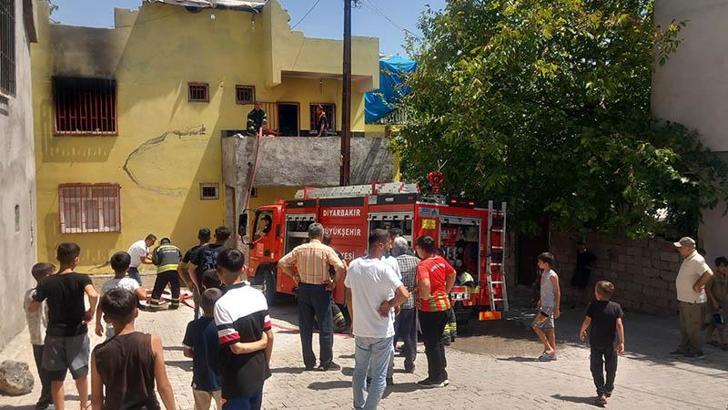 Klimadan çıkan yangında 1'i çocuk 3 kişi dumandan etkilendi