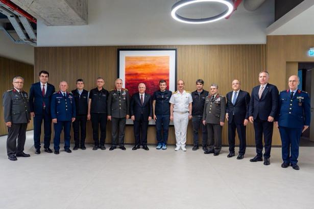 İstanbul- Millî Savunma Bakanı Yaşar Güler, Özdemir Bayraktar Millî Teknoloji Merkezini ziyaret etti